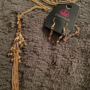 💎BOGO on entire closet💎Paparazzi gold tassel set